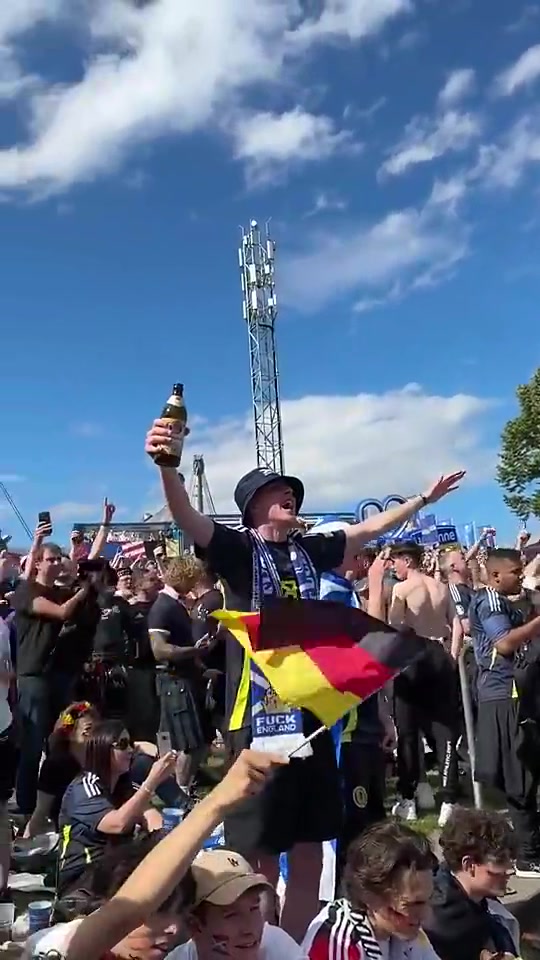 欧洲杯来袭！德国球迷和苏格兰球迷在球场外炒热气氛