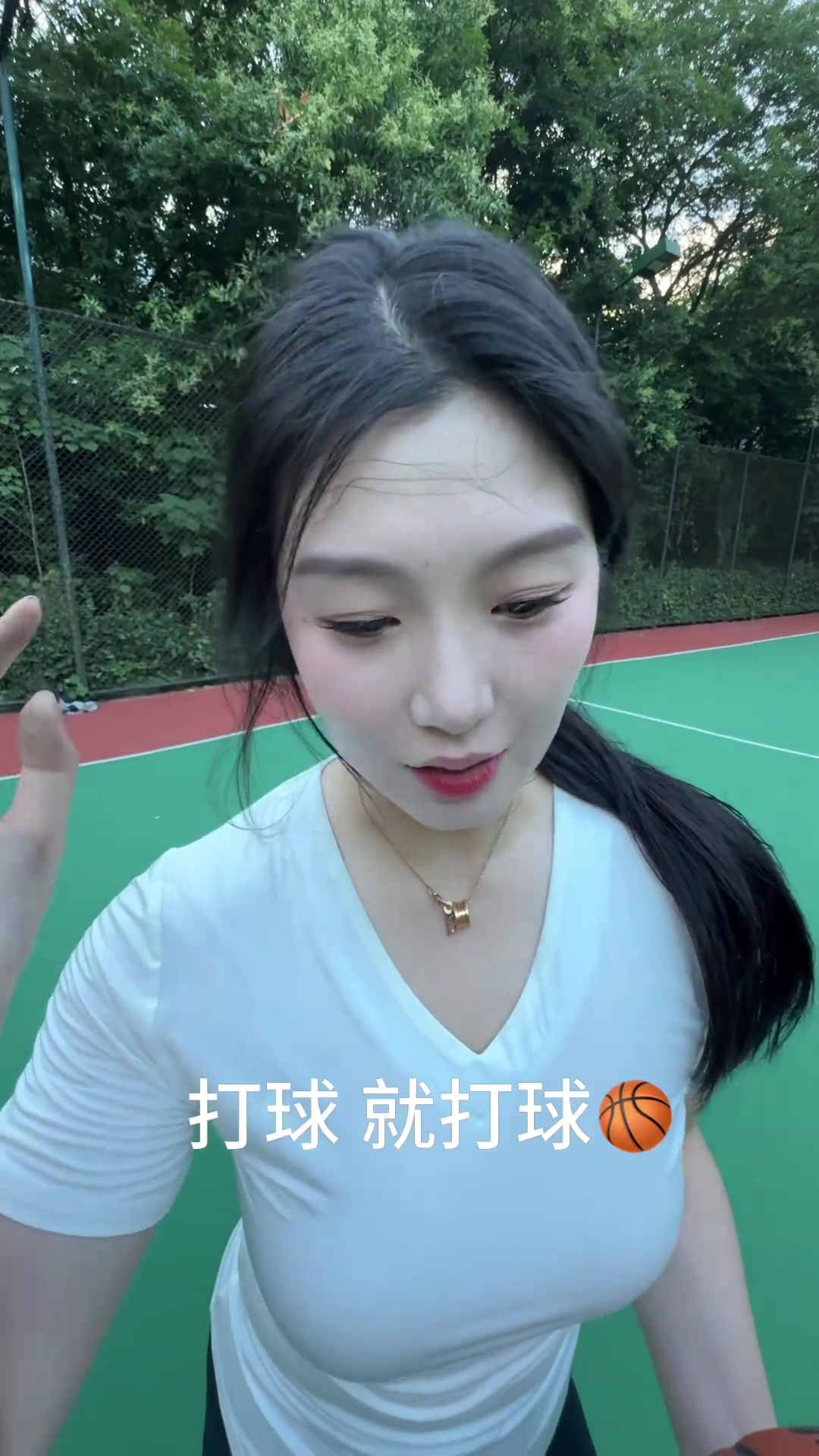 篮球女网红沁纯：想学打球就打球，别贴我这么近